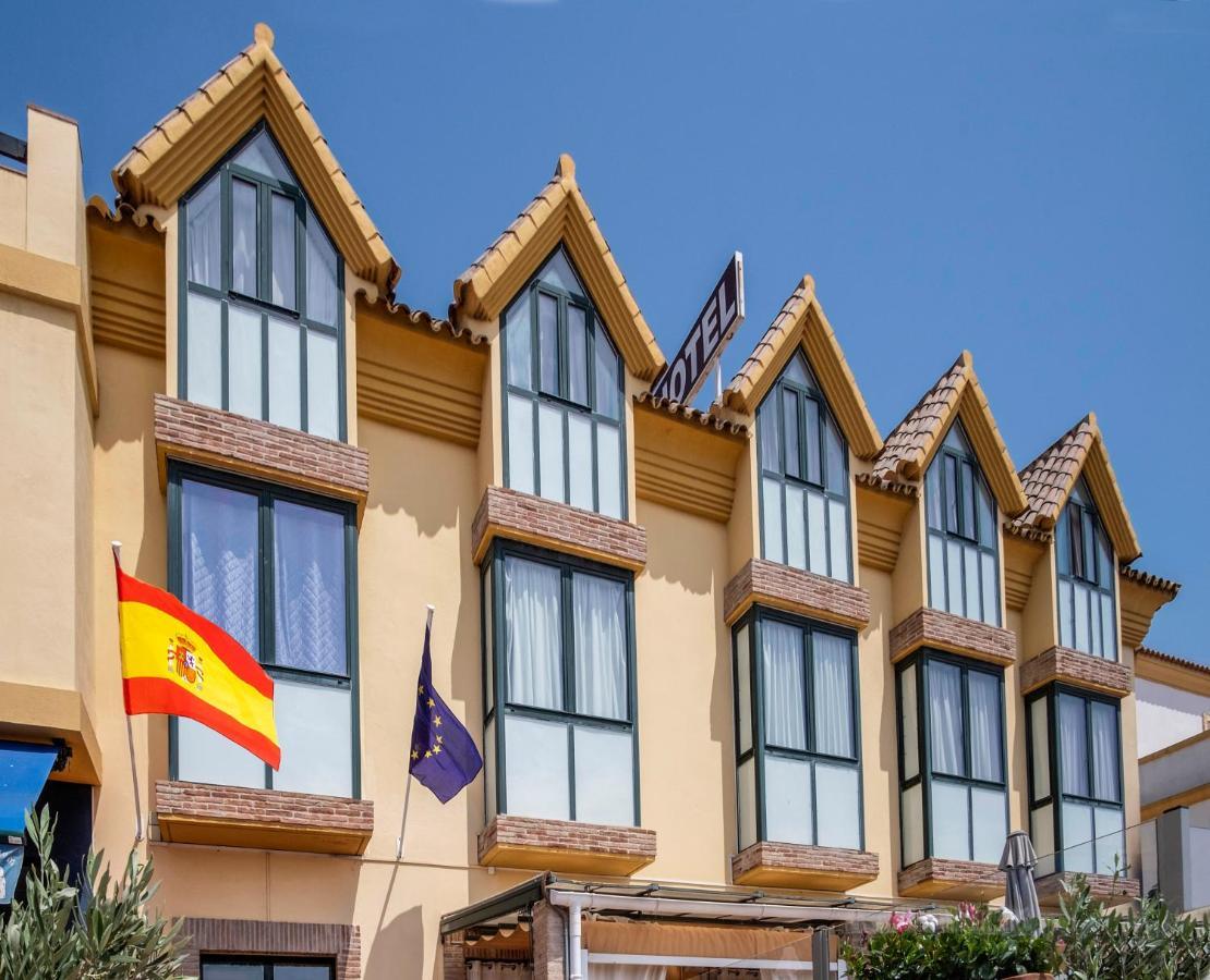 Hotel Dona Matilde Естепона Екстериор снимка