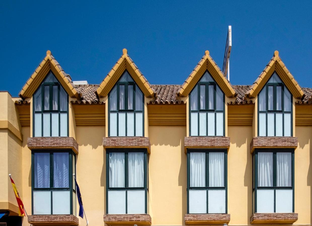 Hotel Dona Matilde Естепона Екстериор снимка