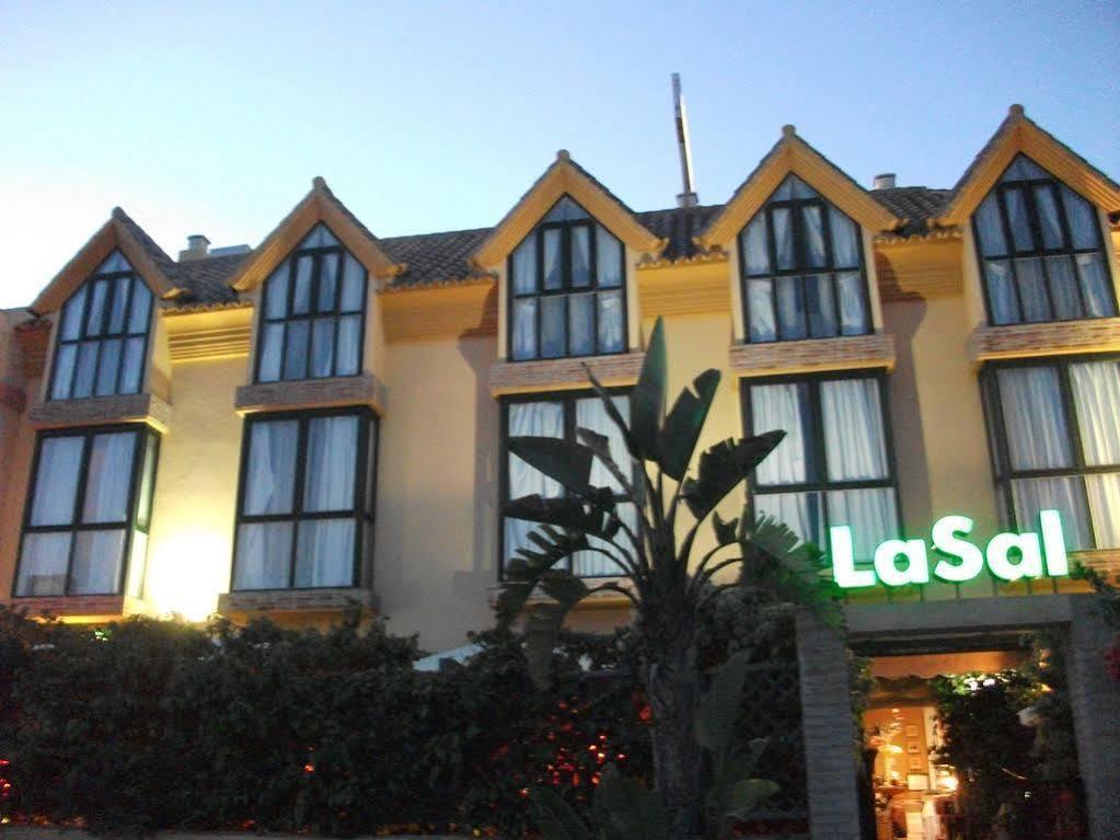 Hotel Dona Matilde Естепона Екстериор снимка